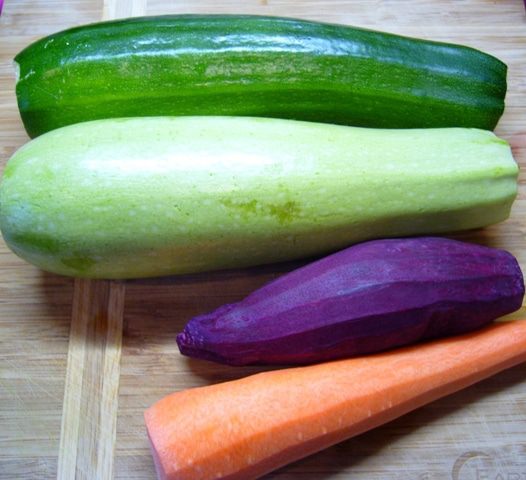 Салат из молодых кабачков и цукини