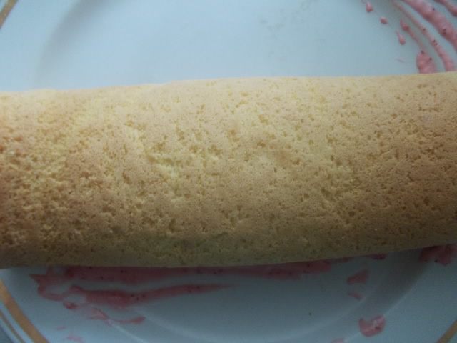 Рулет с клубничным муссом
