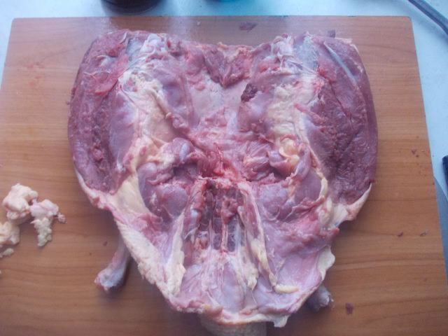 Фаршированная утка яблоками и сухофруктами