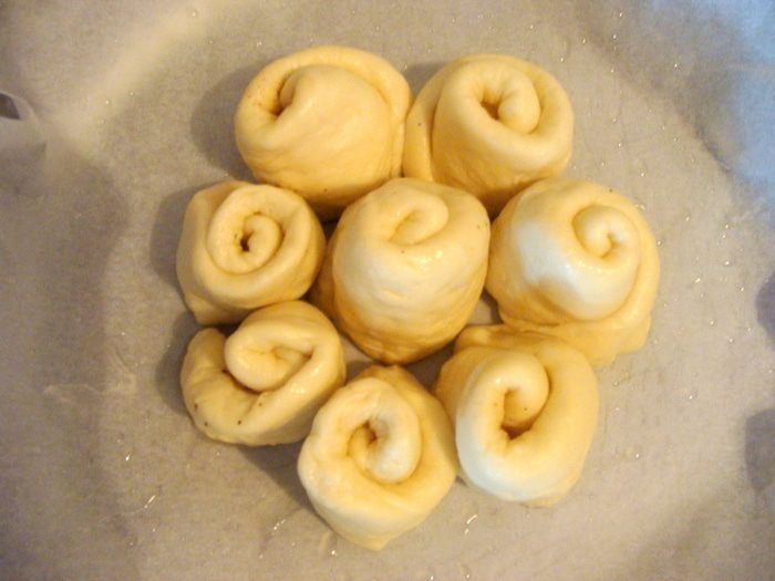 Медовый пирог с карамелизированными яблоками и корицей