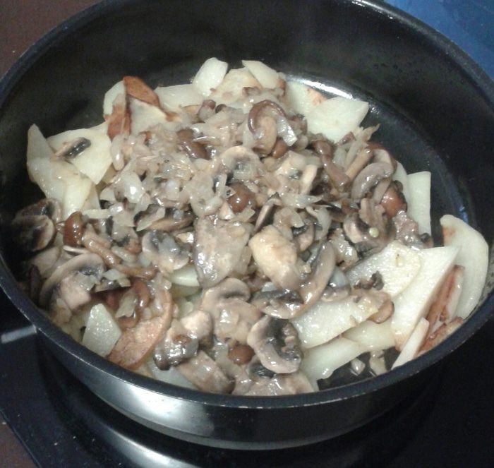 Жареный картофель с грибами