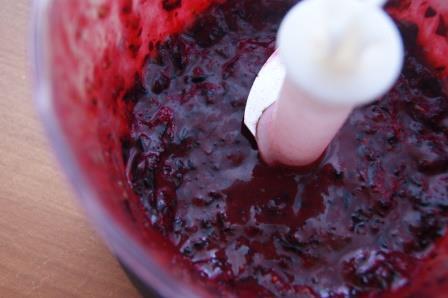 Воздушный мусс из черной смородины