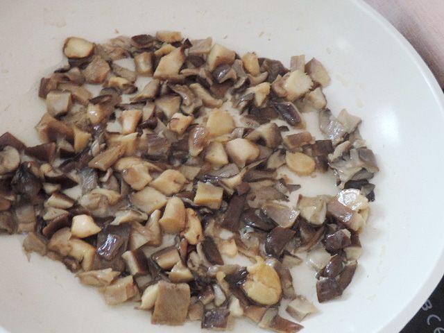 Картофельно-тыквенный рулет с вешенками