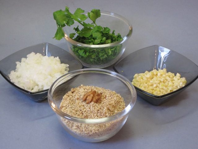 Маринованые баклажаны с орехами и сельдереем