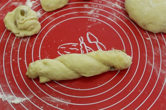 Бриоши с изюмом