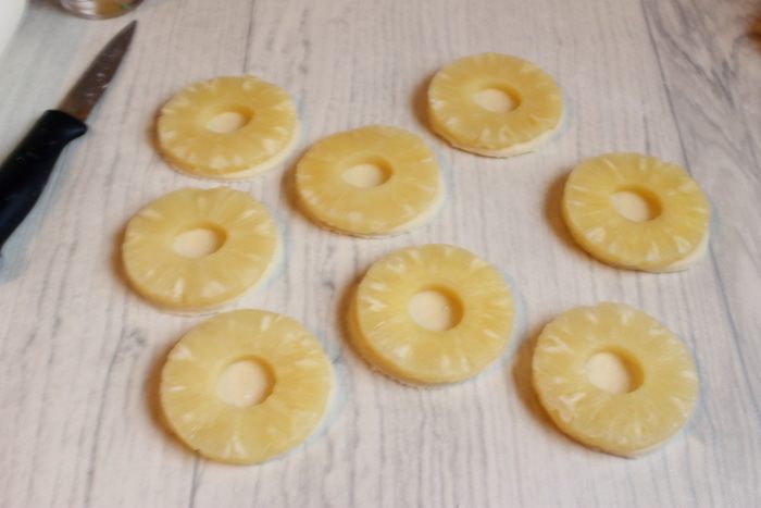 Слойки с ананасом