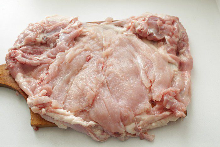 Куриный рулет с черносливом и грецким орехом