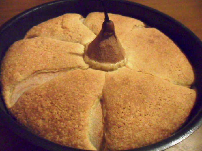 Бисквитный пирог с грушами