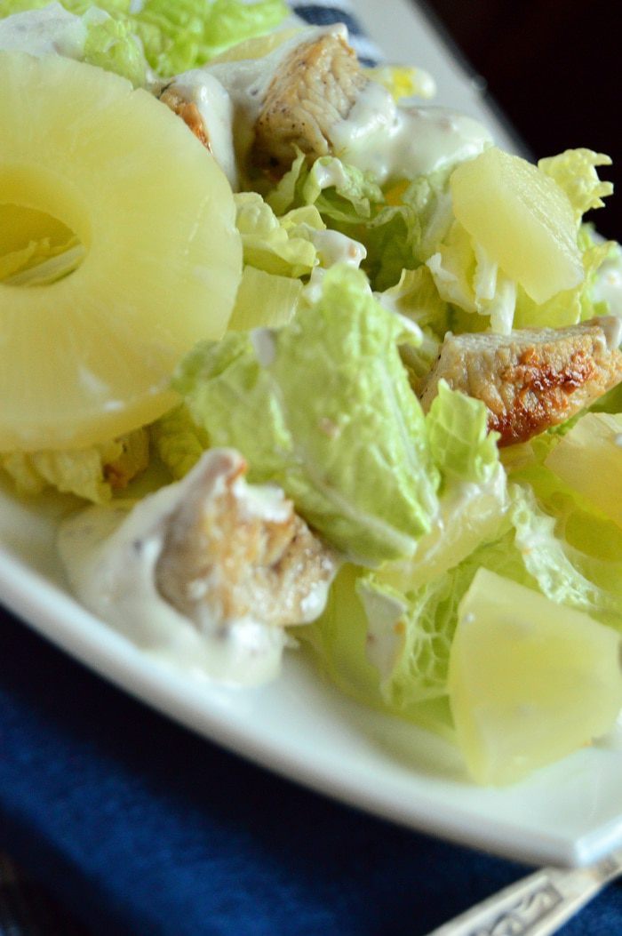 Салат с индейкой и ананасами