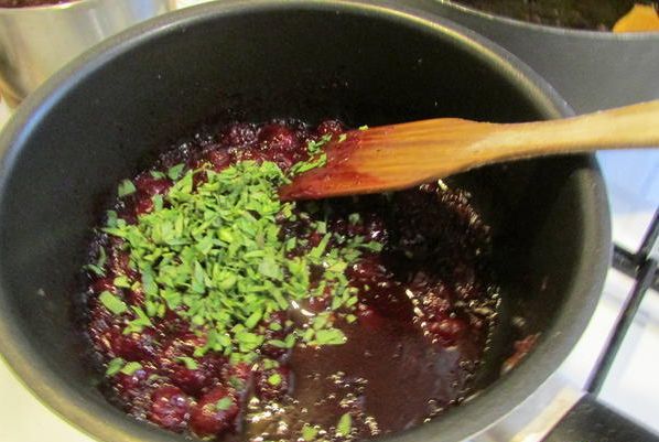 Телятина с вишневым соусом