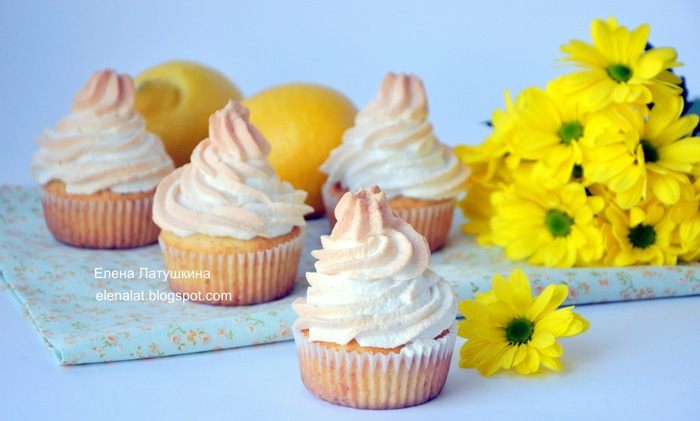 Лимонные маффины с курдом и меренгой