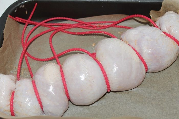 Рулет из курицы с аджикой