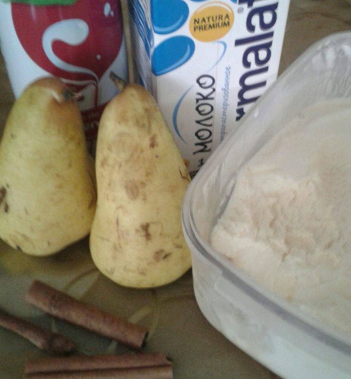 Молочный коктейль с грушей и корицей