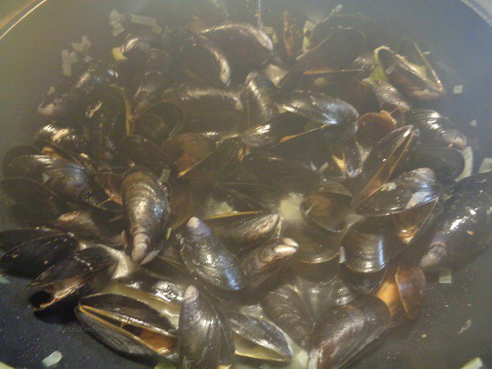 Мидии в соусе из белого вина по-канадски