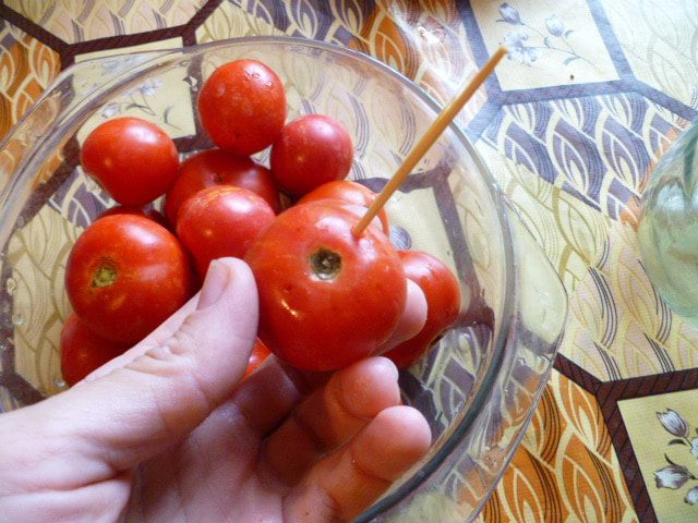 Помидоры в яблочном соке