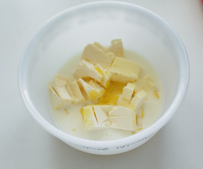 Тарт с ревенем и миндальным кремом