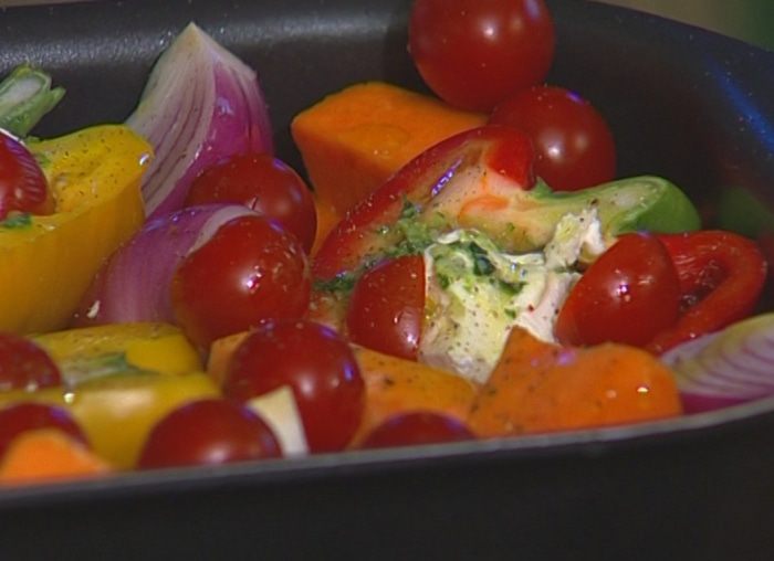 Запеченные овощи с соусом песто из грецких орехов