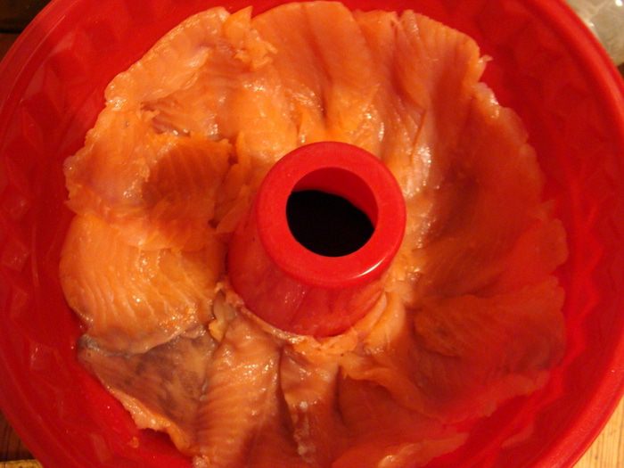 Закусочный лососево-сырный торт