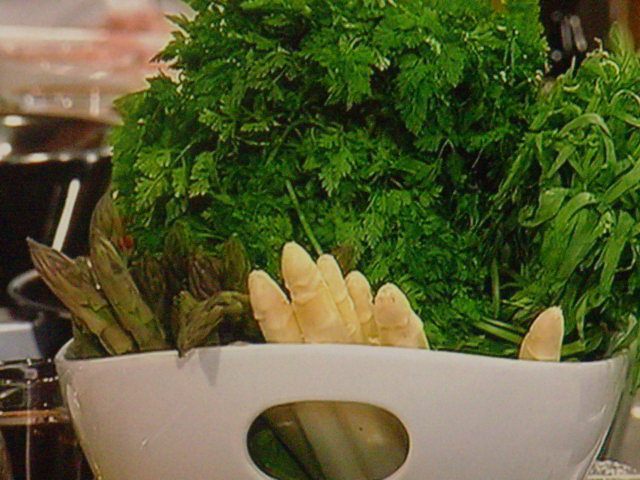 Вок с весенними овощами и креветками