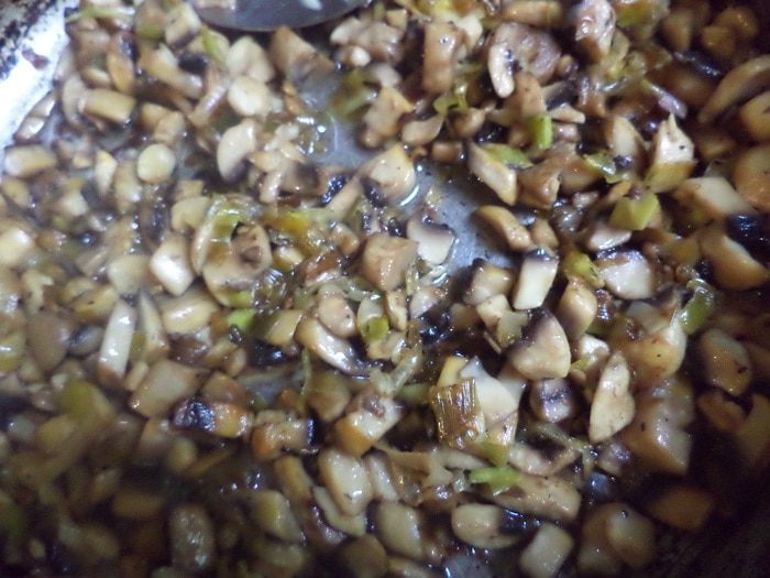 Перец, фаршированный  рисом, курицей и перчиком чили