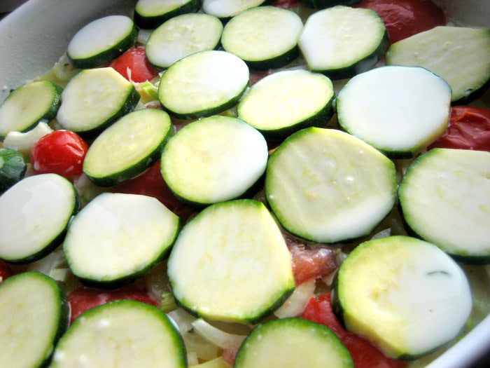 Овощи под сырной крошкой