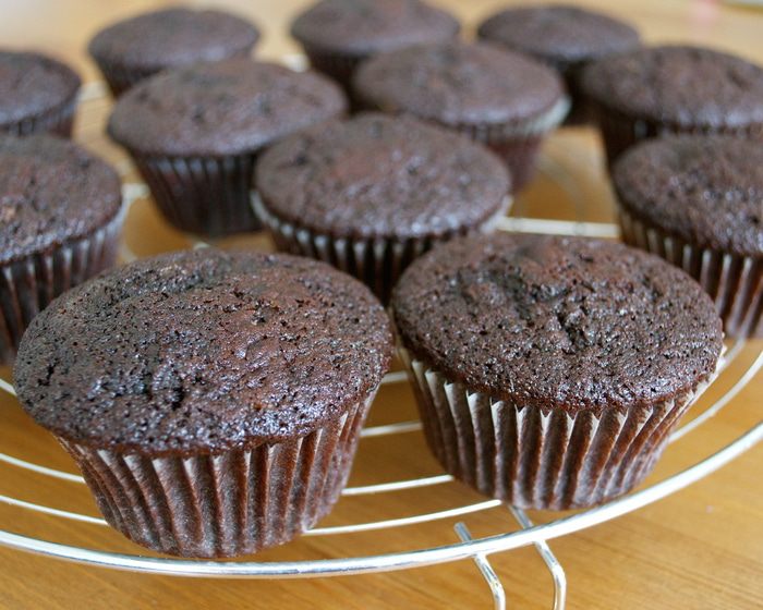 Шоколадные капкейки со вкусом чая Эрл Грей и соленой карамелью