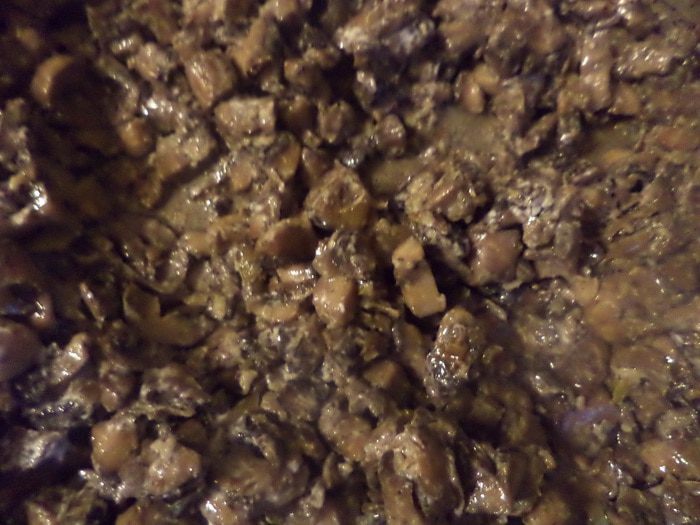 Кексы  из  куриного  филе  с  шампиньонами и сулугуни