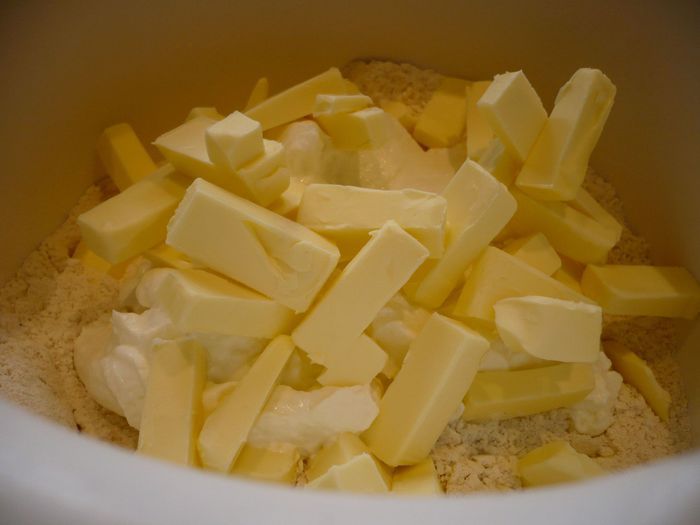 Рогалики с беконом «Пластилиновая ворона»