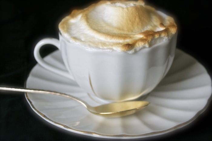 Горячий шоколад с &amp;quot;шапочкой&amp;quot; из маршмэллоу