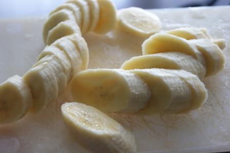 Творожный пирог с маком и карамелизированным бананом