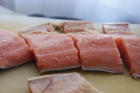 Кета под соусом песто от Ярославы с золотистым картофелем