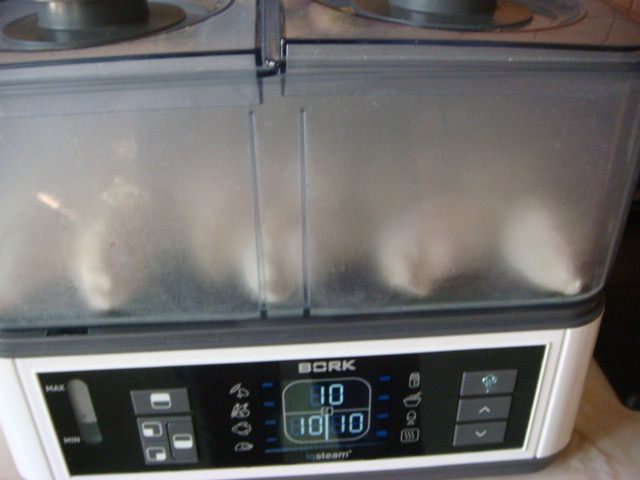 Вареники с вишней на пару