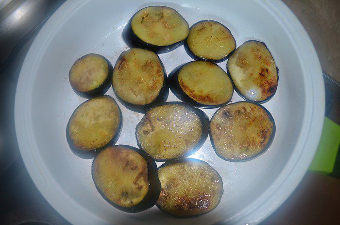 Пикантная закуска из баклажанов