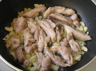 Соте из курицы с овощами и мятой