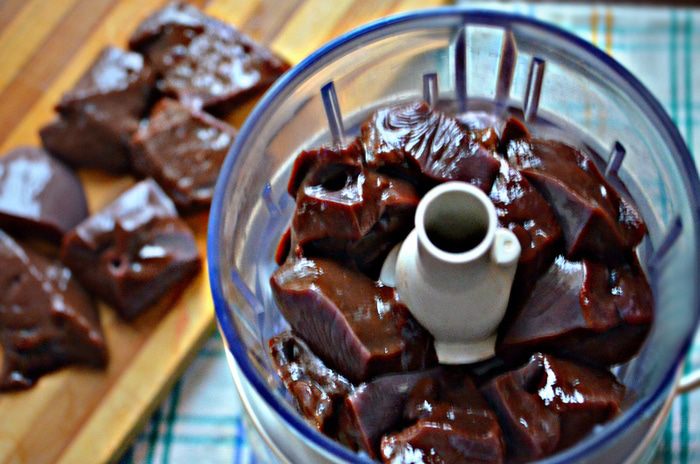 Печеночные оладьи в кабачках 