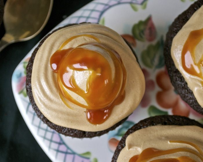 Шоколадные капкейки со вкусом чая Эрл Грей и соленой карамелью