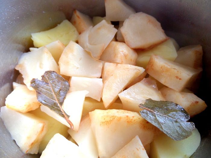 Картофельная запеканка с сельдереем и фаршем