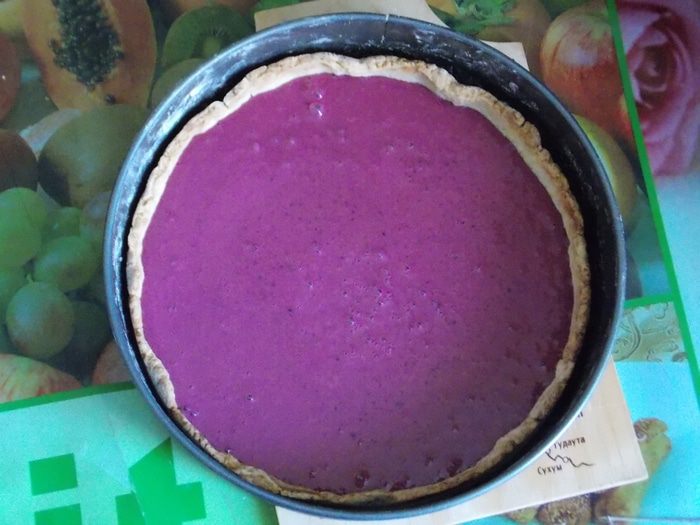 Пирог с черной смородиной