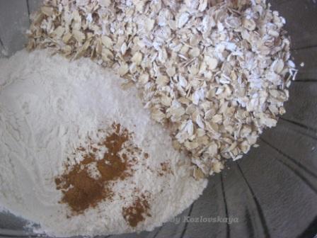 Овсяное печенье с ромово-изюмовым кремом