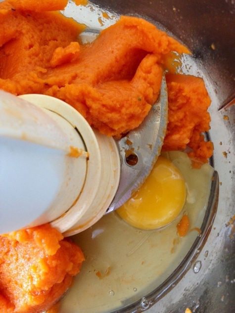 Закусочные томатные эклеры с кремом из моцареллы 