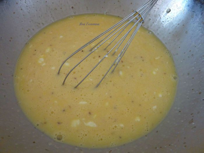 Фриттата с грибами, чеддером и тостами 