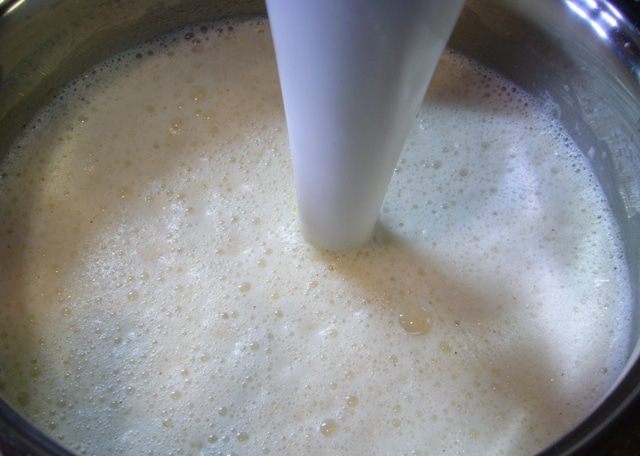 Рыбный велюте под крышкой из слоеного теста