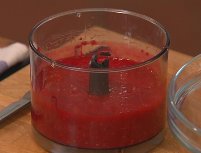 Малиновое желе с пузырьками