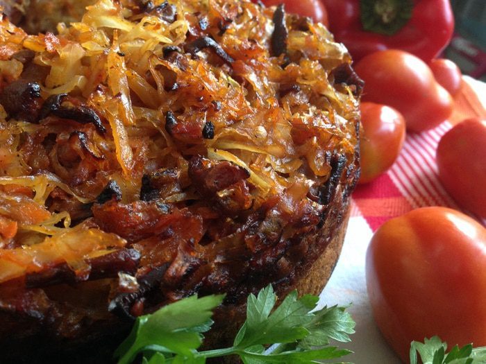 Пирог с капустой и лисичками