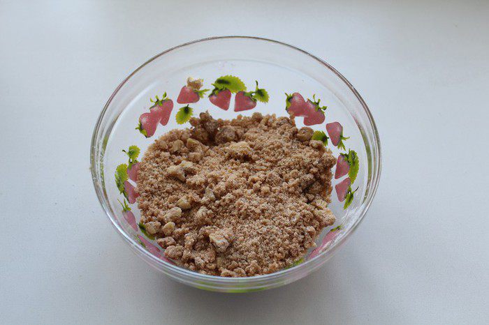 Сливовый пирог с грецкими орехами