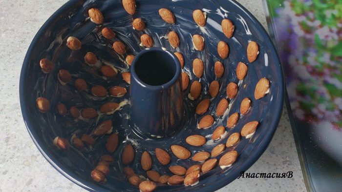 Кекс с миндалем