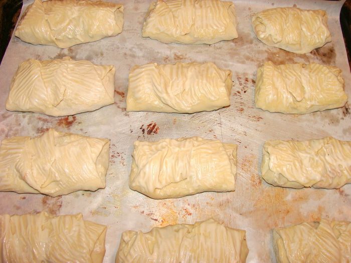 Теплый салат в &amp;quot;пеленках&amp;quot; из слоеного теста.