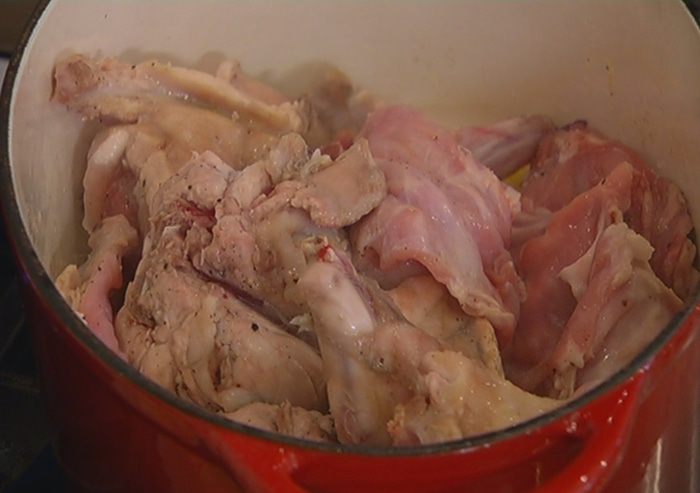 Кролик в красном вине