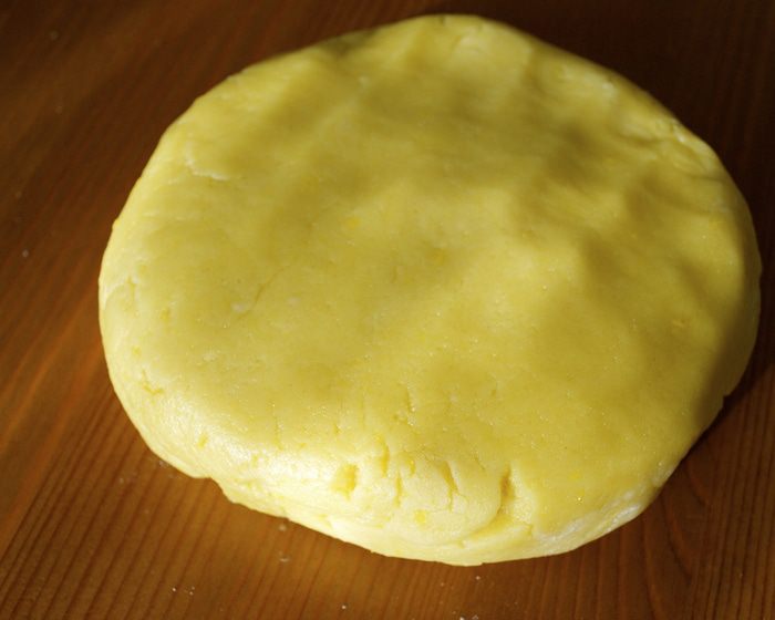 Тарт с лимонным кремом и фисташками