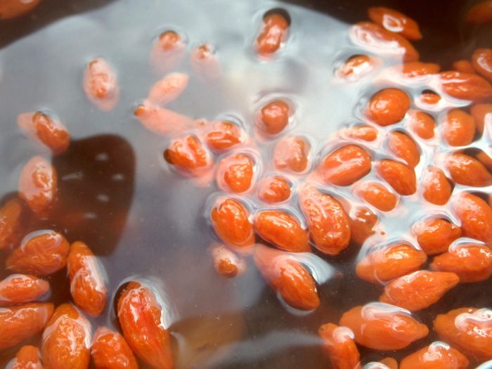 Сладкий суп с рисом, фруктами и ягодами